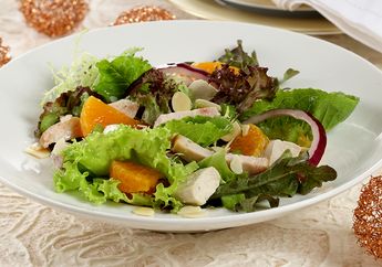 Menu Sehat Sayuran Pagi Ini, Sajikan Almond Chicken Tossed Salad Yang Istimewa