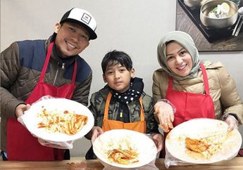 Pasca Keguguran, Istri Denny Cagur Dapat Suprise 'Sederhana' Berupa Kue Ultah dan Kertas Bukti Transfer Rp 100 Juta