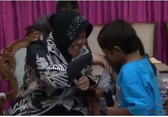 Viral di Twitter, Wali Kota Surabaya Berbincang dengan Pengamen Cilik lalu Mengangkatnya Jadi Anak Asuh