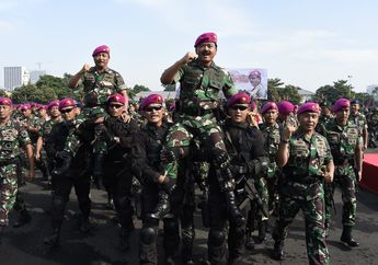 Tengok Foto-foto Panglima TNI Pimpin Apel Khusus Satuan Marinir