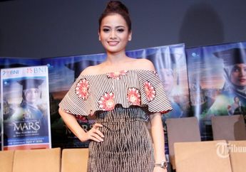 Unggah Foto Minum Kopi, Warganet Malah Salah Fokus Lihat Tangan Acha Septriasa! 'Kok Ada yang Aneh Ya?'