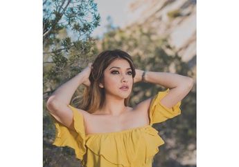 Image Seksi Kerap Melekat dalam Diri Sarah Azhari, Unggah Foto Mesra dengan Seorang Pria Tampan, Netizen Tuding: Berondong Ya?