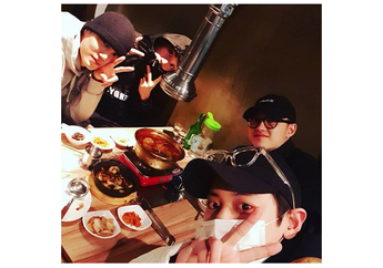 Begini Cara Member EXO Rayakan Ulang Tahun Kai dan D.O! Sweet Banget!