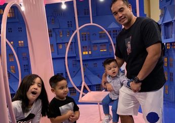 Jadi Cucu Konglomerat, Ketiga Anak Ardi Bakrie dan Nia Ramadhani Curi Perhatian Jalan-jalan Naik Motor, Netizen: Mika Lucu Pegangannya