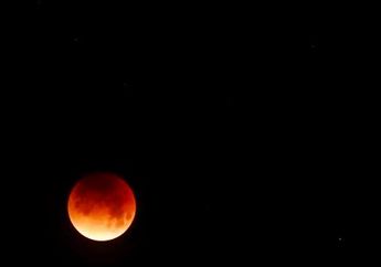 Cara Unik Menikmati Gerhana Bulan. Berikut Ini Hasil Jepretan Netizen