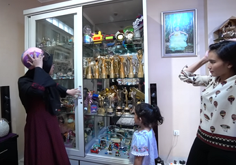 NIkita Mirzani Pastikan Tak Bagi-bagi THR, Sementara Ayu Ting Ting Enggak Bakal Lakukan Hal Ini Sewaktu Lebaran: Rumah Ayu di Gang Sempit Pun Kembali Jadi Sorotan