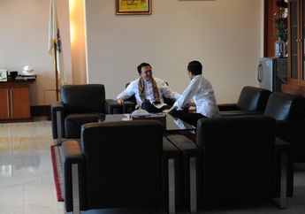 Politikus Ini Yakini Jabatan Komisaris Utama Cuma Sebagai Batu Loncatan, Menteri Jokowi yang Juga Profesor Hukum Itu Tegaskan Ahok Tak Bisa Duduk dalam Kabinet. Begini Alasannya