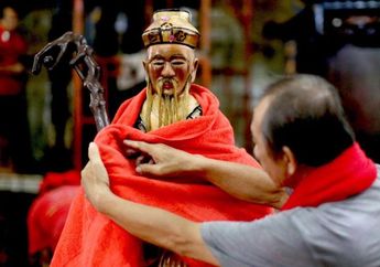 Jelang Imlek 2019, Ada Ritual Bersih-bersih Wihara. Lihat Fotonya