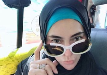 Sempat Dijuluki 'Si Pelayan Seksi', Begini Penampilan Sarah Vi yang Kini Tampil Modis Walau Cuma Minum Kopi