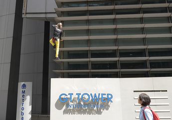 Lihat Foto Aksi Tegang Spiderman Prancis Waktu Manjat Gedung di Filipina. Habis Itu Masuk Penjara!