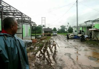 Kembali dari Pengungsian, Korban Banjir di Gowa Ini Kaget Rumahnya Rusak Lantaran Diobrak-abrik Maling