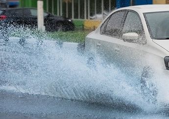 Hari Ini Prakiraan Cuaca Siang Jakarta Diguyur Hujan, Pakai Mobil Matik Ingat Ini Kalau Terpaksa Lewati Banjir