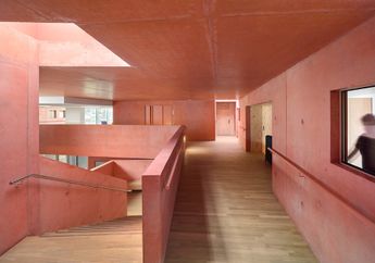 Rumah Jompo Prancis Ini Buktikan Warna Pink Bukan Hanya untuk Millenial
