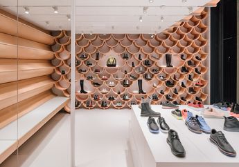 Interior Toko Sepatu Ini Menyerupai Sprial Kertas dan Terekespos Media, Ternyata Ini Bahan yang Digunakan