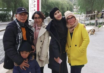 Tak Ada Angin Tak Ada Hujan, Keluarga Ayu Ting Ting Mendadak Kelimpungan saat Temukan Percikan Api di Bawah Tangga, sang Pedangdut Panik dengan Rambut Acak-acakan: Ini Bener-bener Terjadi!