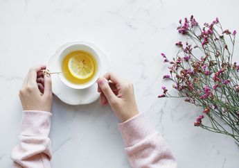 Cuma Minum Air Lemon Hangat Sebelum Tidur, Manfaat Tak Terduga Ini Akan Kamu Rasakan Ketika Kamu Bangun Pagi!