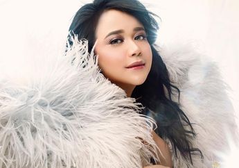 Kondangan Hingga Hangout, Ini 5 Outfit Putih Manis ala Brisia Jodie!