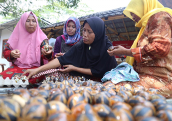Deretan Foto Keunikan Telur Asin dengan Motif Batik dari Karawang