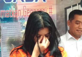 Hadir Saat Rilis kasus Narkoba, Reva Alexa Tertunduk Lesu Hingga Menangis