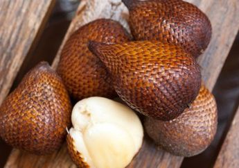 Sampai Tak Bisa Dibuka Nia Ramadhani, Siapa Sangka Rebusan Kulit Buah Salak Punya Manfaat Tak Terduga Ini! Intip Faktanya