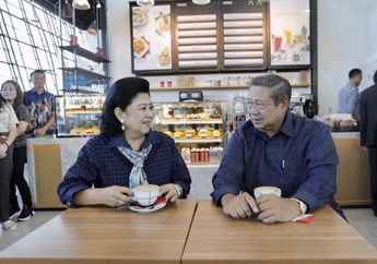 3 Potret Romantis Susilo Bambang Yudhoyono Saat Temani Istrinya, Ani Yudhoyono Dirawat di Singapura Karena Idap Kanker Darah