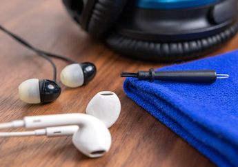 Baik Buat Telinga, Gini 4 Langkah Bersihkan Earphone Biar Bebas Kuman!