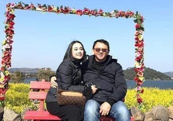 Tampil dengan Busana Cheongsam Saat Rayakan Imlek 2019 Bersama Ahok, Puput Nastiti Devi Sukses Curi Perhatian