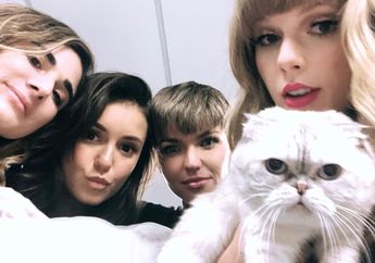 Awas Jangan Salah Fokus! Berikut Foto 4 artis Cantik dan Hewan Peliharaannya