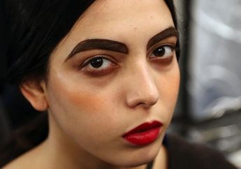 5 Kesalahan Makeup Ini Bisa Bikin Cowok Ilfil. Jangan Lakukan!