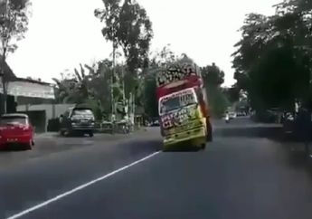 Bakal Kena Tilang, Sopir Tak Sadar Jika Aksi Oleng Truknya Diuber Banyak Polisi
