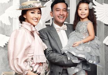 Suami Idaman, Ruben Onsu Bawakan Oleh-oleh Sekoper Baju untuk Sarwendah dan Thalia!