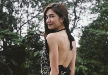 Super Charming! Ini 5 Dress Hitam Buat Kondangan Ala Mikha Tambayong