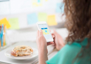 Hati-hati! Sering Main Handphone Ternyata Bisa Menambah Berat Badan!