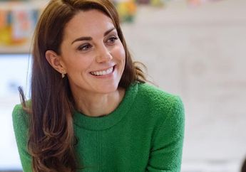 Pakai Coat Warna Biru, Kate Middleton Kayak Main Film Harry Potter