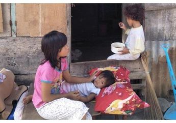 Ditinggal Minggat Sang Ibu, Gadis Berusia 13 Tahun Ini Jadi Tulang Punggung Agar Dua Adiknya Bisa Makan