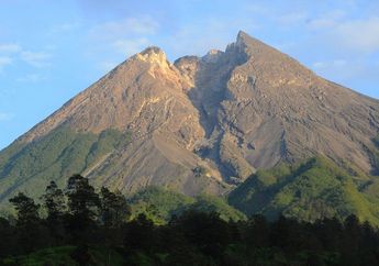 Semburkan Awan Panas dan Suara Gemuruh, Merapi Juga Sempat Keluarkan Titik Api. Sayang, Pengamatan Visual Terhalang Gara-gara Hal Ini