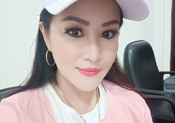 Video Panasnya dengan Pejabat Sempat Bikin Geger, Begini Kehidupan Maria Eva yang Harus Masak dengan Dapur Sempit