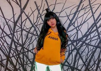 Bikin Heboh karena 'Datang Bulan' Setiap Tanggal 5, Lucinta Luna Pamer Cincin Tunangan Di Meja Makan