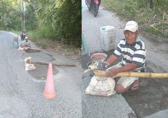 Tambal Jalan Berlubang Setiap Hari, Kakek Asal Gorontalo Ini Hanya Berbayar Belas Kasihan Warga!
