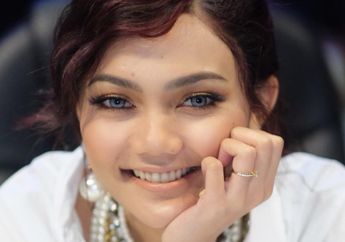Tak Terima Diingatkan Dosa Maksiat Usai Unggah Video Berduaan dengan Pacar di Kamar Mandi, Rina Nose Lakukan Hal Ini