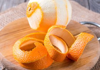Buat Sendiri Larutan Pembersih Alami Super Harum dari Kulit Jeruk! Mudah!