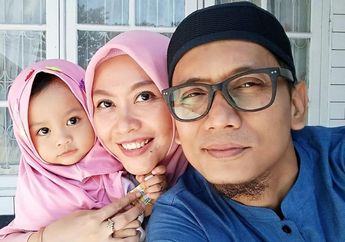 Mendiang Bani Seventeen Ulang Tahun, Nara Ucapkan Selamat dengan Cium Nisan Almarhum Ayahnya