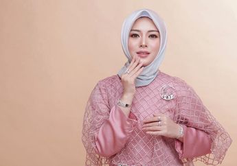 Adiknya Resmi Mualaf, Ayana Moon Makin Manis dengan 6 Dress Pink!