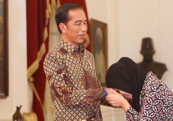 Bebas dari Dakwaan Pembunuhan Saudara Kim Jong Un, Siti Aisyah Cium Tangan Presiden Jokowi