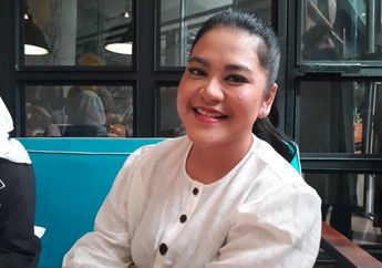 Berani Pegang dan Dililit Ular Sanca Saat Jalani Pemotretan, Aksi Kahiyang Ayu Sukses Bikin Netizen Merinding Disco: Takut!