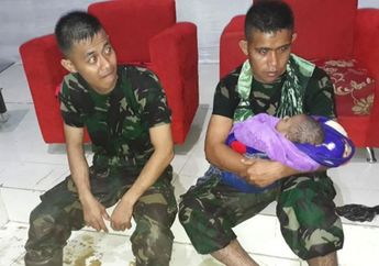 Banjir Bandang Sentani, Prajurit TNI Selamatkan Bayi yang Nyaris Celaka di Kolong Rumah