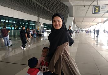 Ditinggal Ricky Harun Berangkat Umrah, Herfiza: Lumayan Baper!