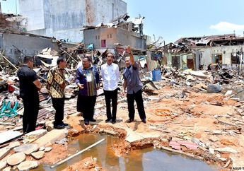 Presiden Jokowi Tinjau Lokasi Bom Sibolga, Ini Foto Resminya