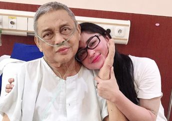7 Momen Dewi Perssik Temani sang Ayah Sebelum Meninggal Dunia, Rela Mudik ke Jember hingga Lewatkan Lebaran di Rumah Sakit