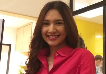 Banyak Model yang Terpleset, Mikha Tambayong Justru Tampil Memukau di Plaza Indonesia Fashion Week 2019